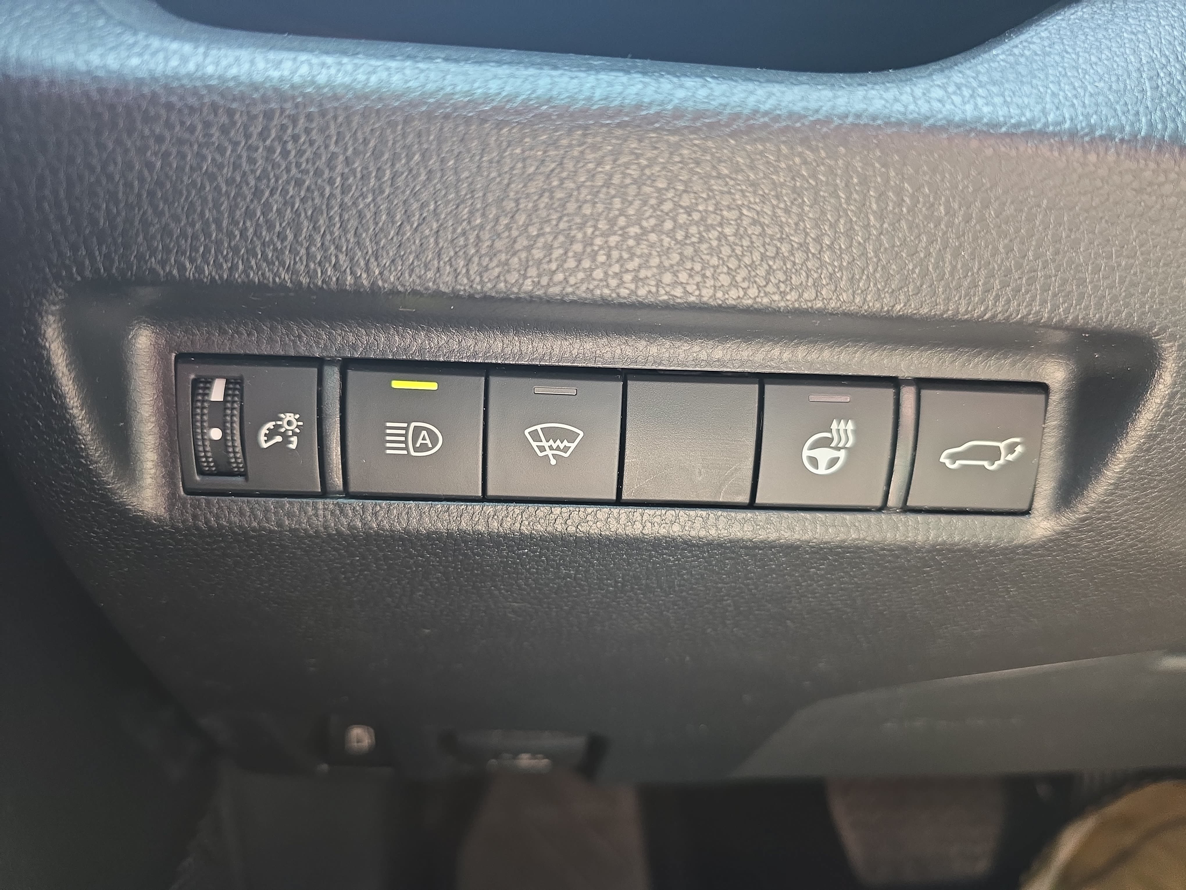 Used 2022 Toyota RAV4 SE w/ Convenience Package AWD/4WD image 26