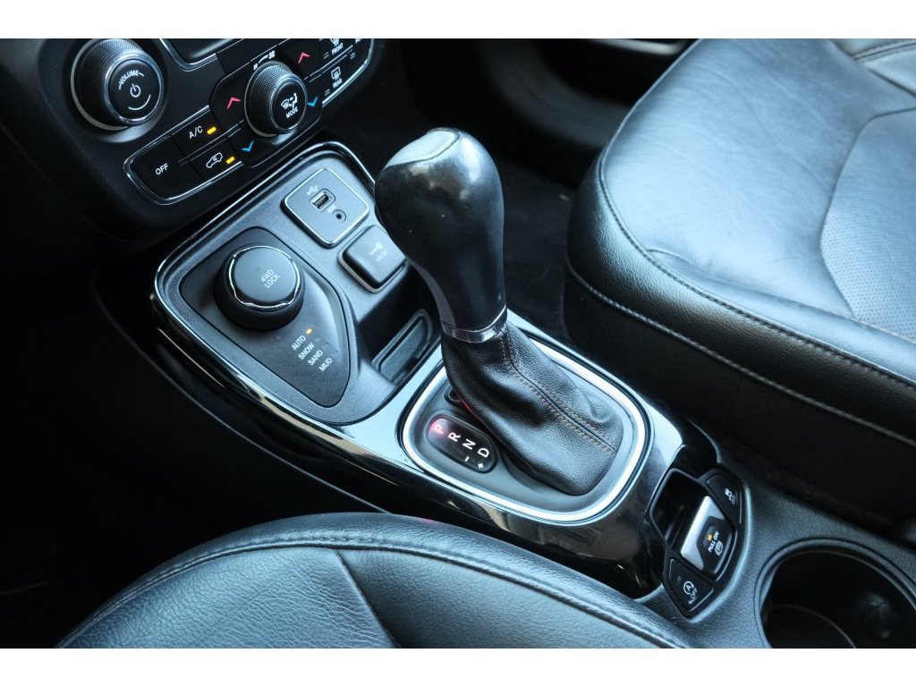 Used 2018 Jeep Compass Limited w/ Navigation Group AWD/4WD image 19