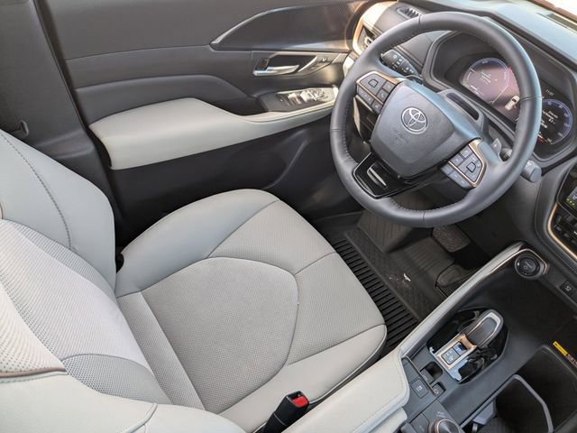 Used 2026 Toyota Grand Highlander AWD Hybrid image 17