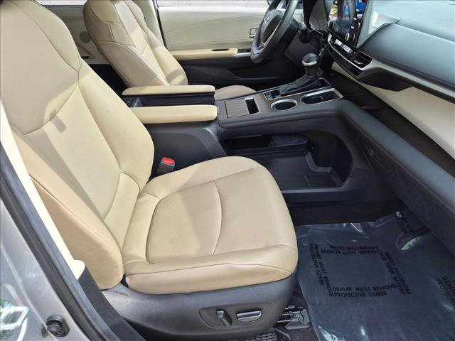 Certified 2024 Toyota Sienna XLE FWD image 22