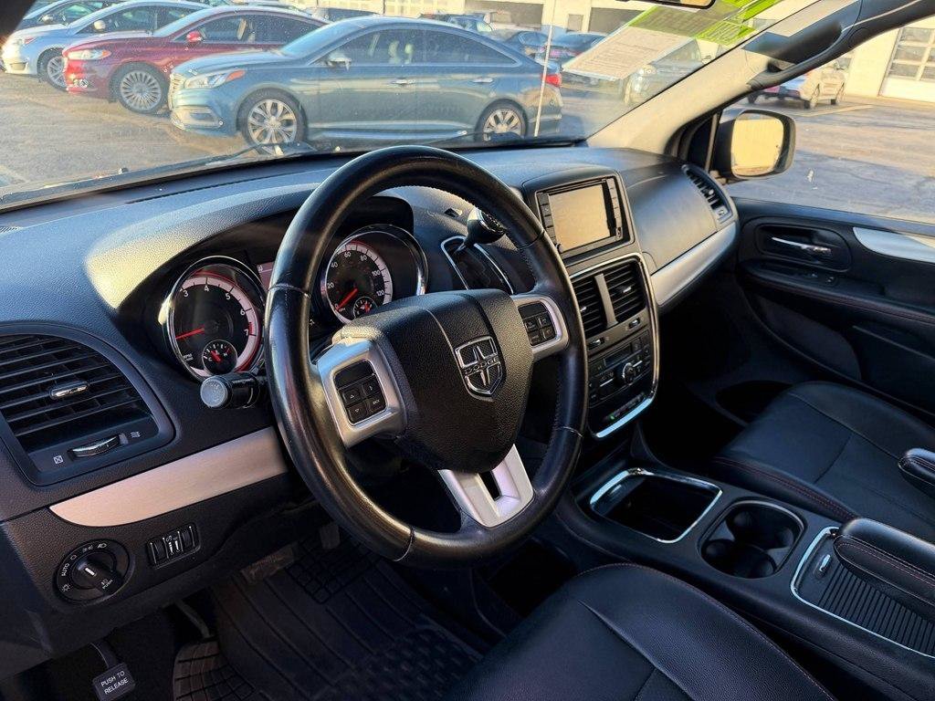 Used 2016 Dodge Grand Caravan R/T FWD image 19