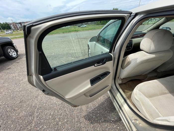 Used 2009 Chevrolet Impala LTZ FWD image 24