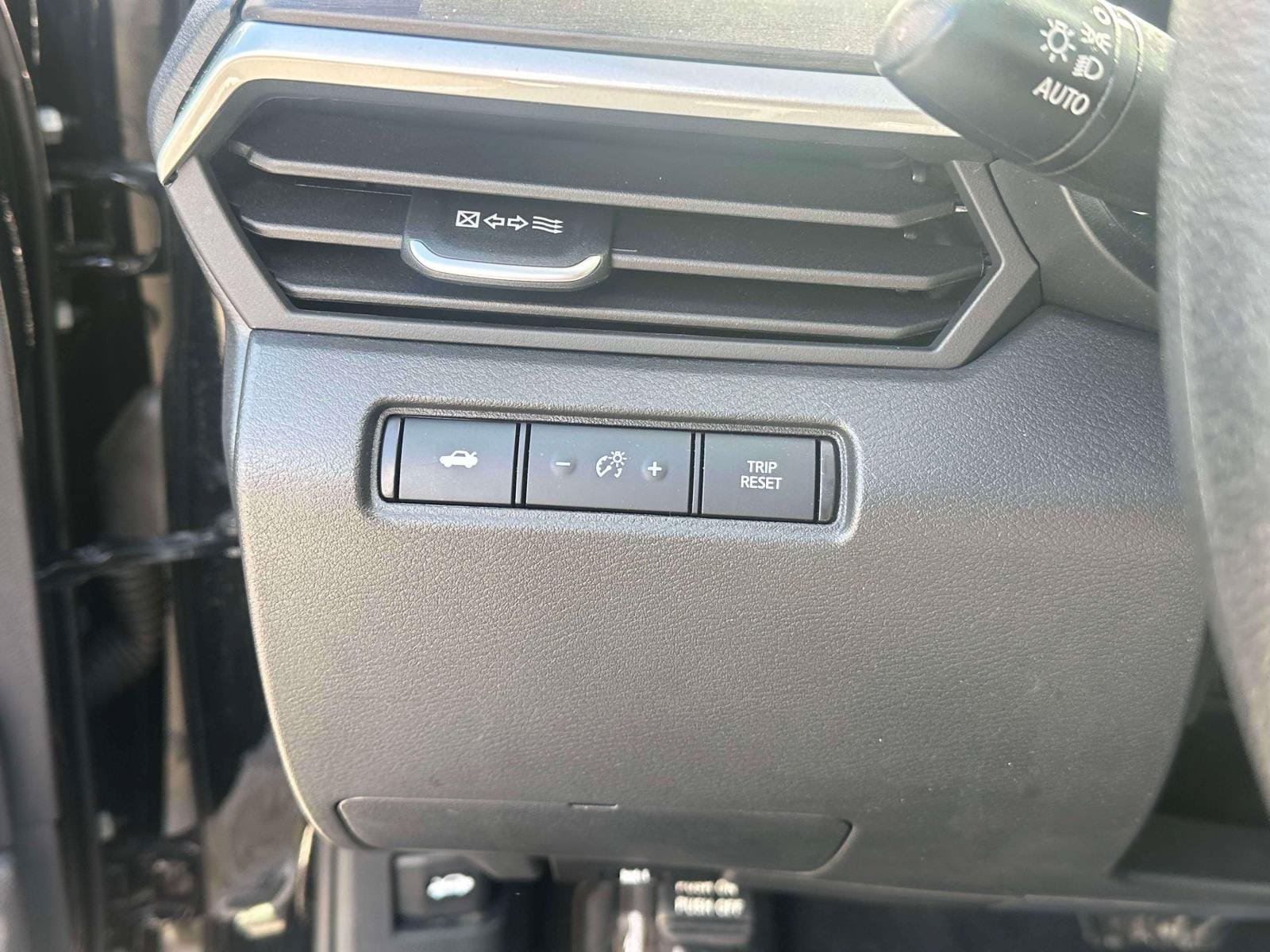 Used 2025 Nissan Altima 2.5 SV FWD image 18