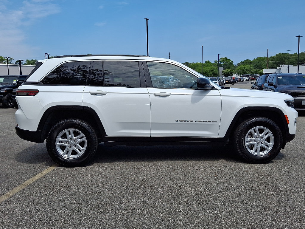 Certified 2025 Jeep Grand Cherokee Laredo AWD/4WD image 7