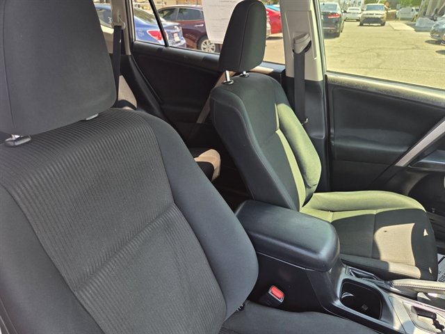 Used 2018 Toyota RAV4 LE FWD image 7
