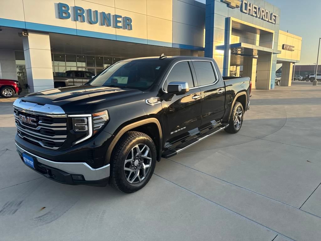 Used 2023 GMC Sierra 1500 SLT image 3