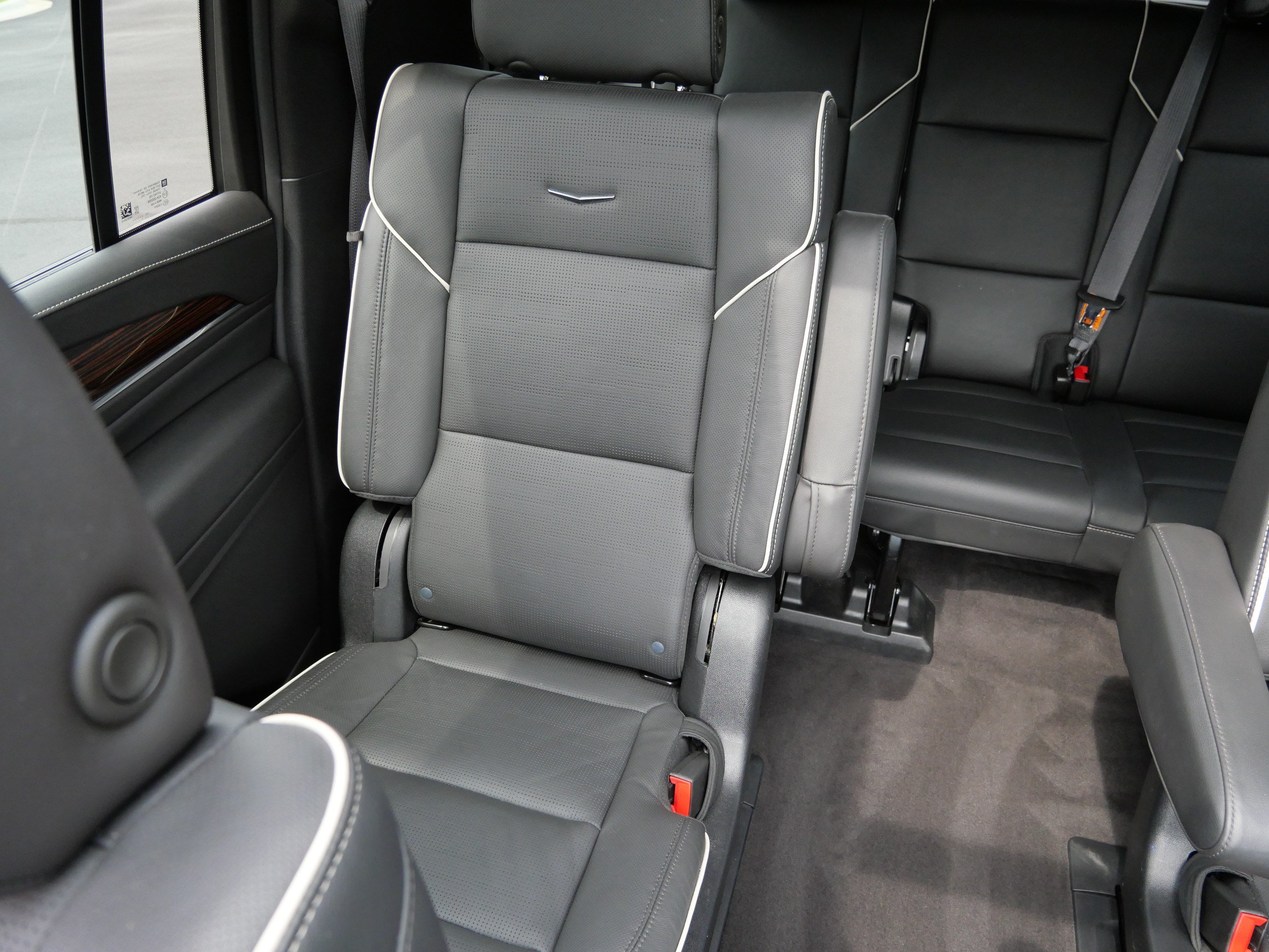 Certified 2023 Cadillac Escalade ESV Premium Luxury w/ Performance Package AWD/4WD image 11