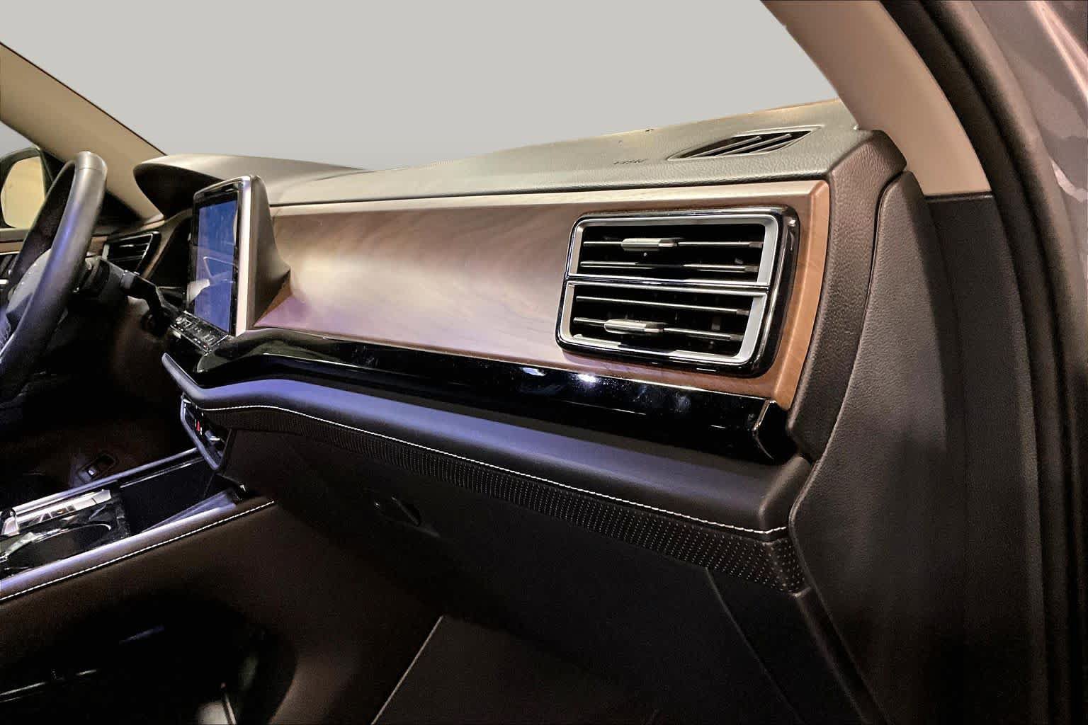 Used 2024 Volkswagen Atlas SE FWD image 18