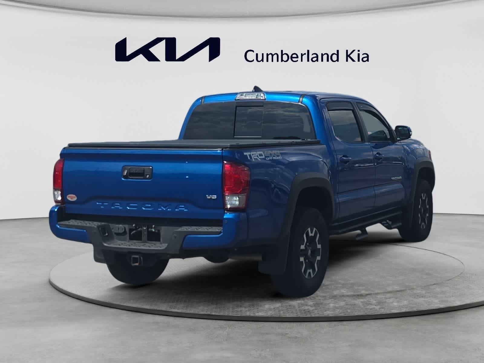 Used 2017 Toyota Tacoma TRD Off-Road AWD/4WD image 5