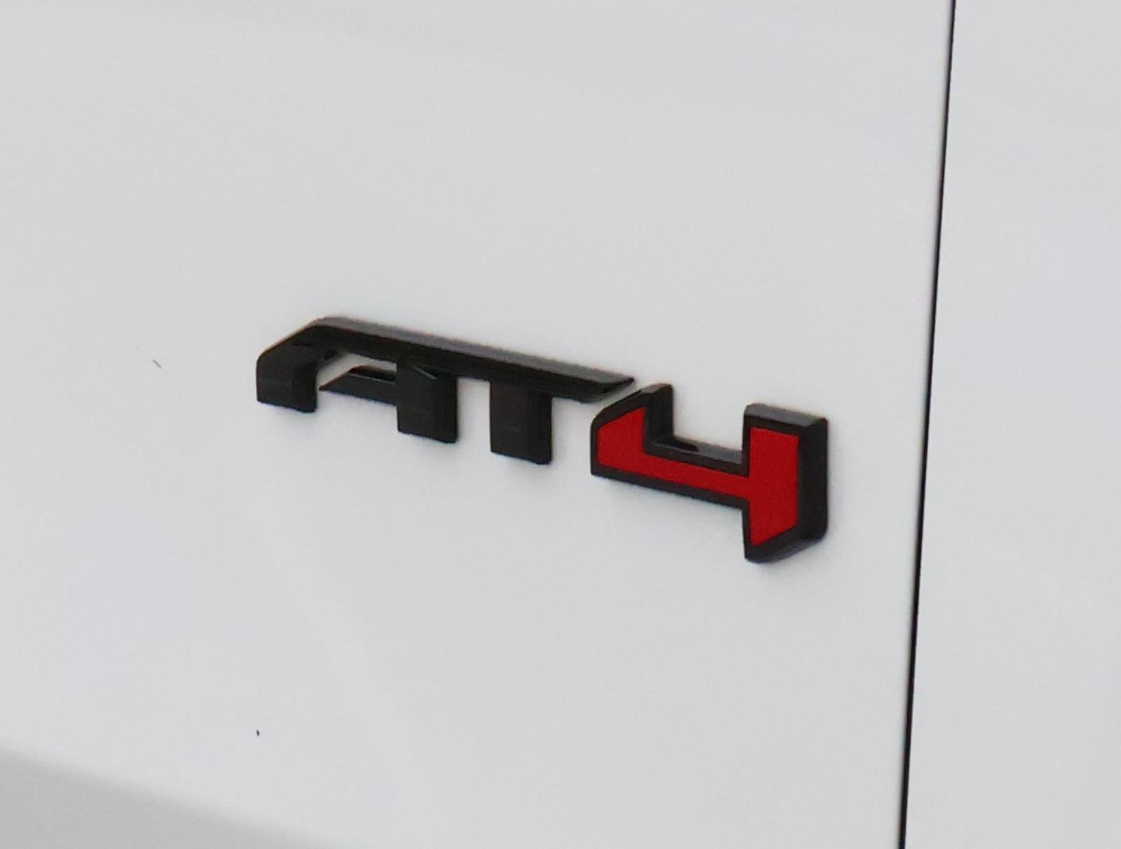 Used 2023 GMC Yukon AT4 w/ Technology Package image 8