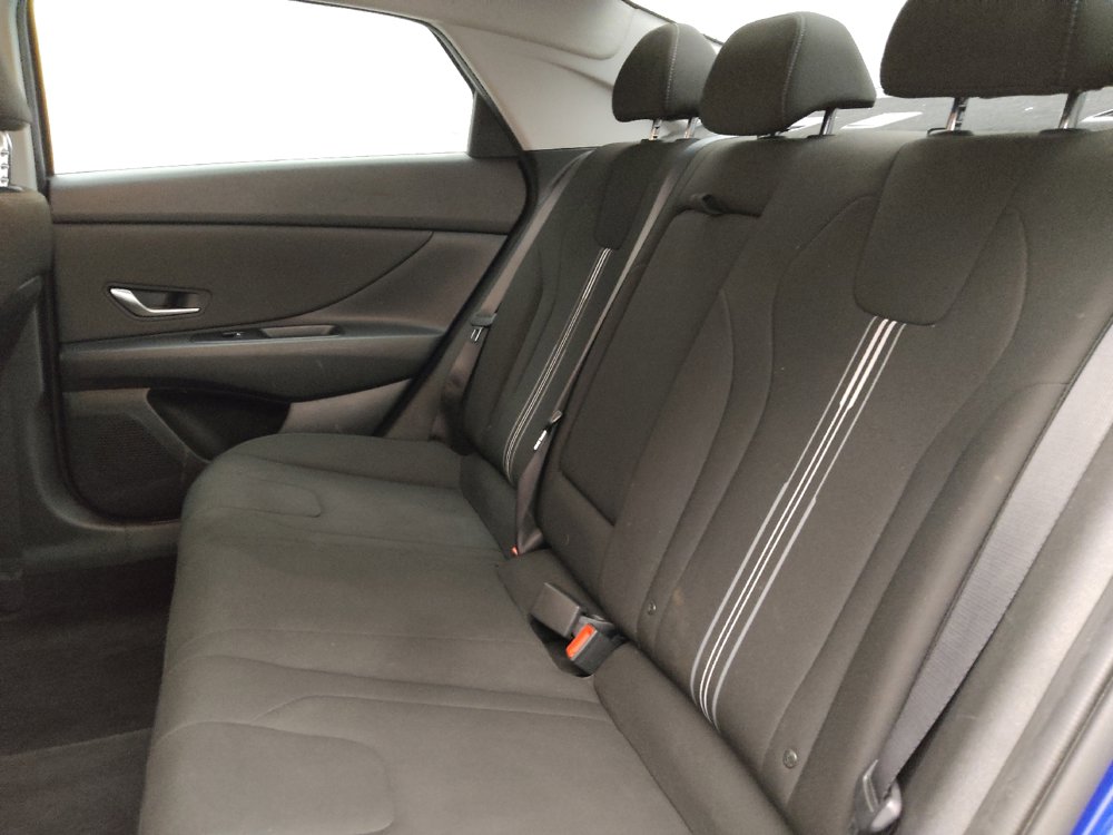 Used 2021 Hyundai Elantra SEL w/ Convenience + Premium Package FWD image 18
