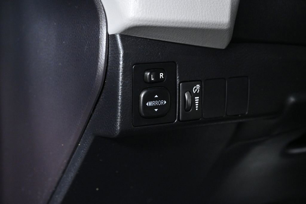 Used 2014 Toyota Corolla LE image 19