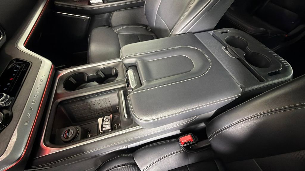 Used 2025 Ford Expedition Max Platinum AWD/4WD image 26