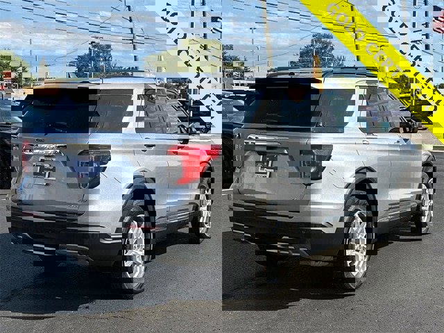 Certified 2022 Ford Explorer XLT w/ Equipment Group 202A image 3