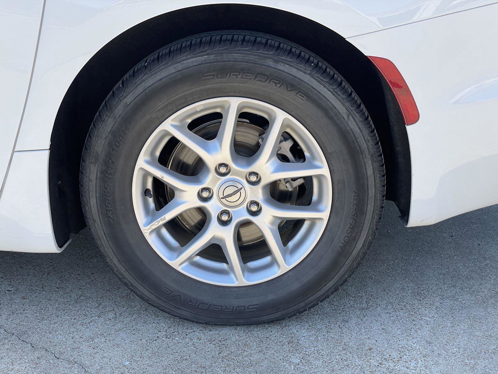 Used 2023 Chrysler Pacifica Touring-L image 55