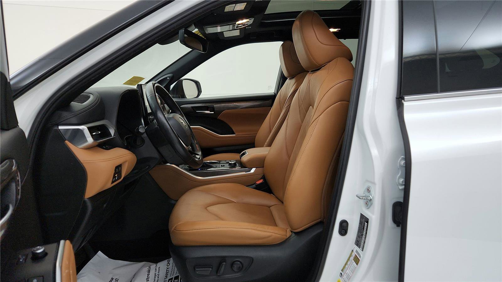 Used 2023 Toyota Highlander Platinum image 38