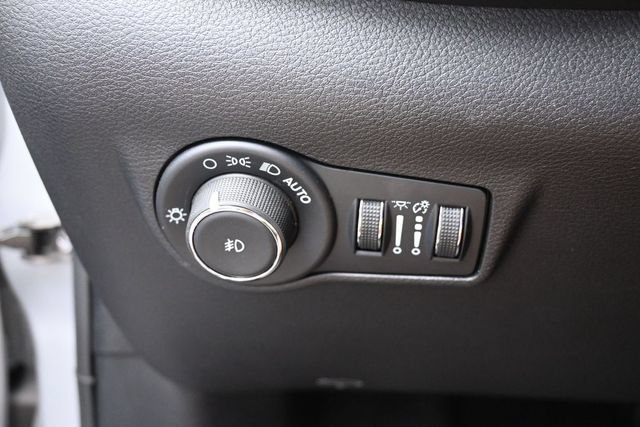 Used 2025 Jeep Compass Trailhawk AWD/4WD image 35