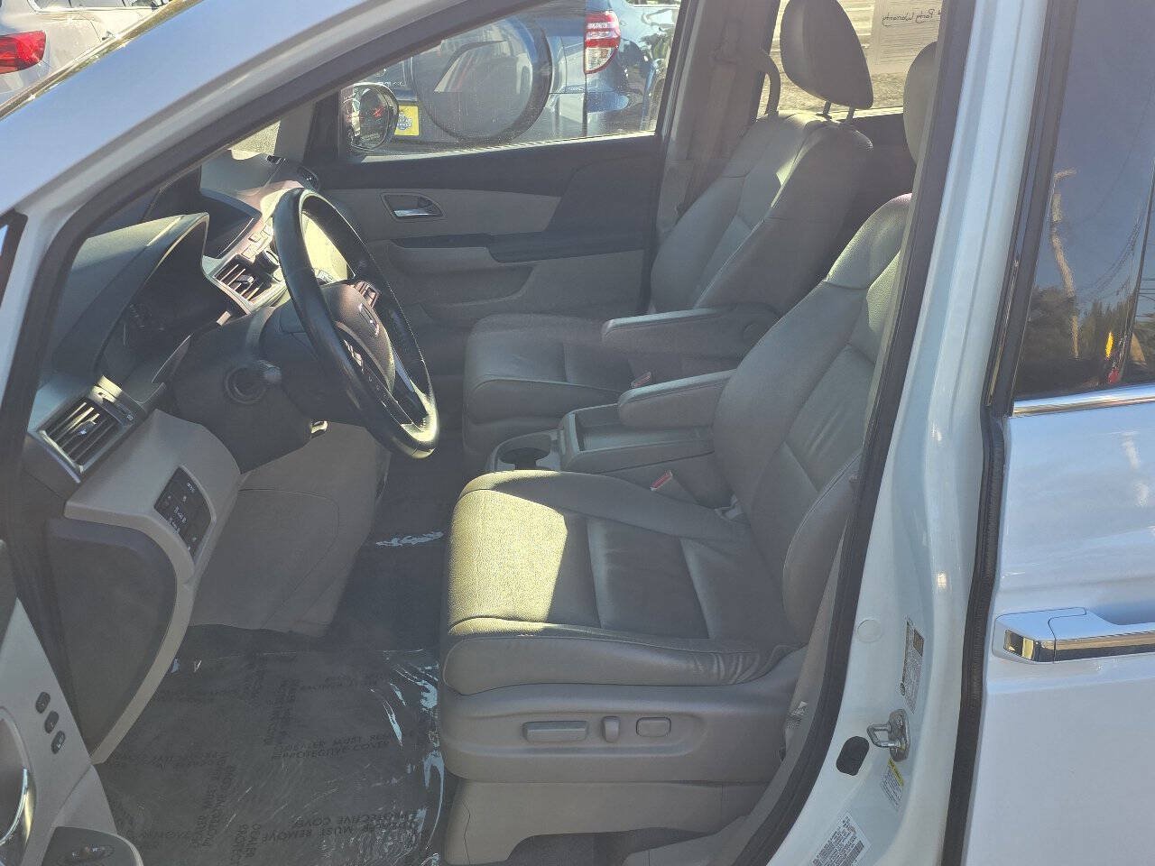 Used 2014 Honda Odyssey Touring Elite image 10