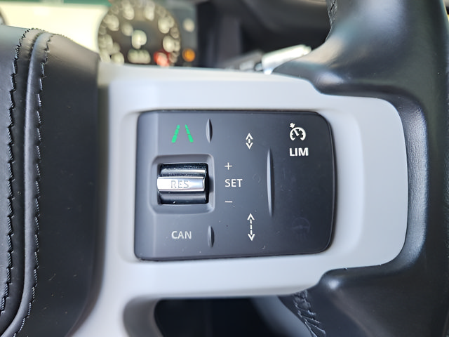 Used 2022 Land Rover Defender 90 X-Dynamic HSE AWD/4WD image 21