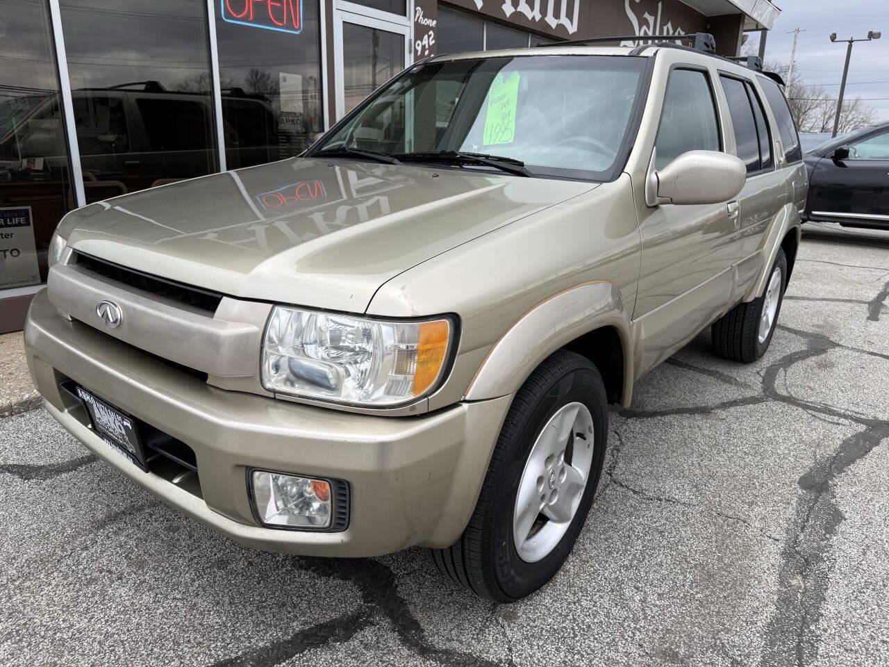 Used 2002 INFINITI QX4 4WD w/ (X03) Heated Seats Pkg image 1
