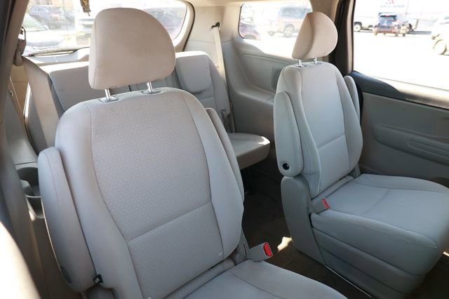 Used 2018 Kia Sedona L image 14