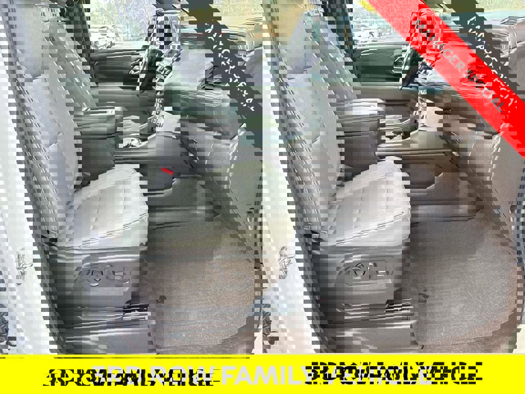 Used 2021 GMC Yukon SLT w/ SLT Premium Package image 19