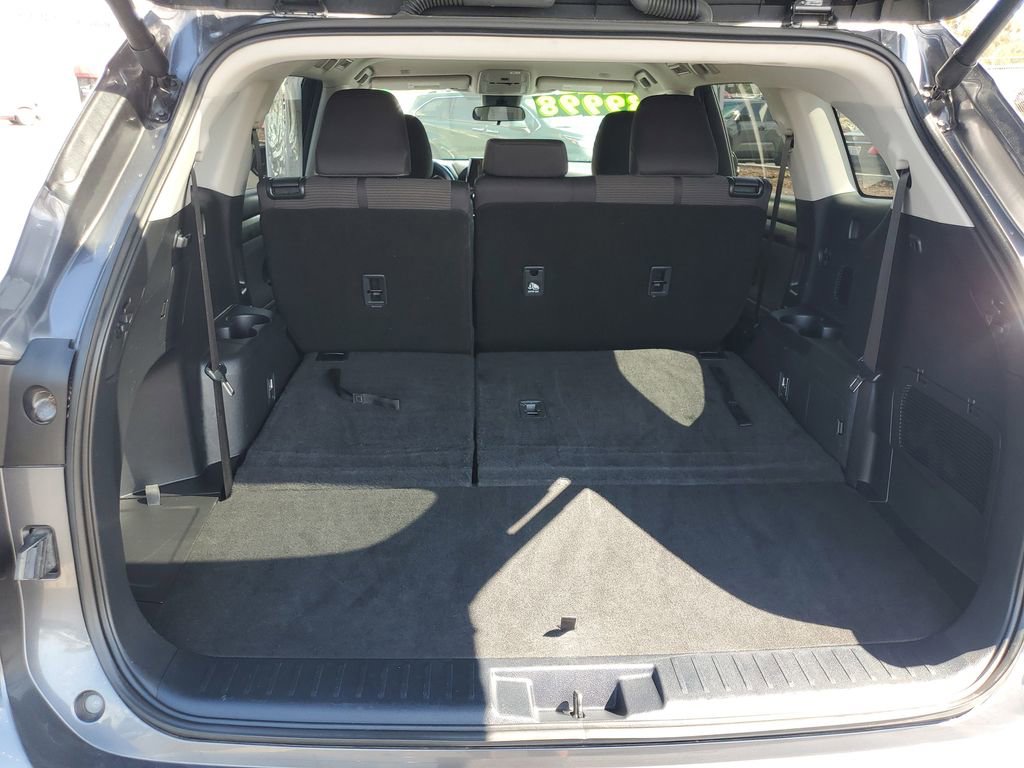 Used 2024 Toyota Highlander LE image 29