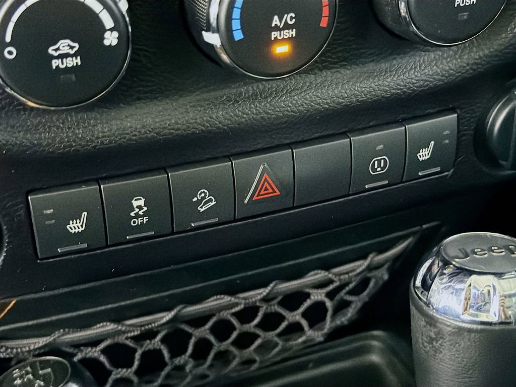 Used 2017 Jeep Wrangler Unlimited Sahara image 20