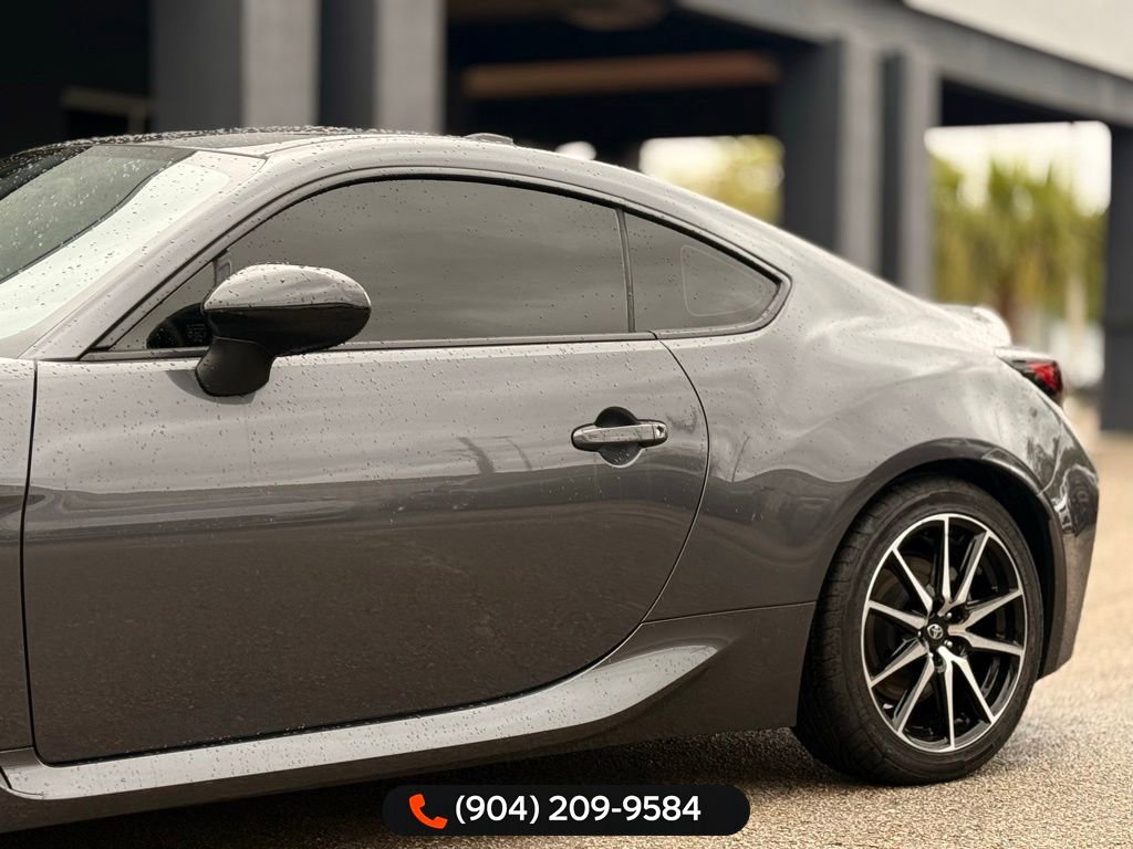 Used 2022 Toyota GR86 image 3