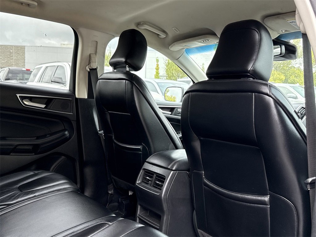 Used 2022 Ford Edge Titanium image 18