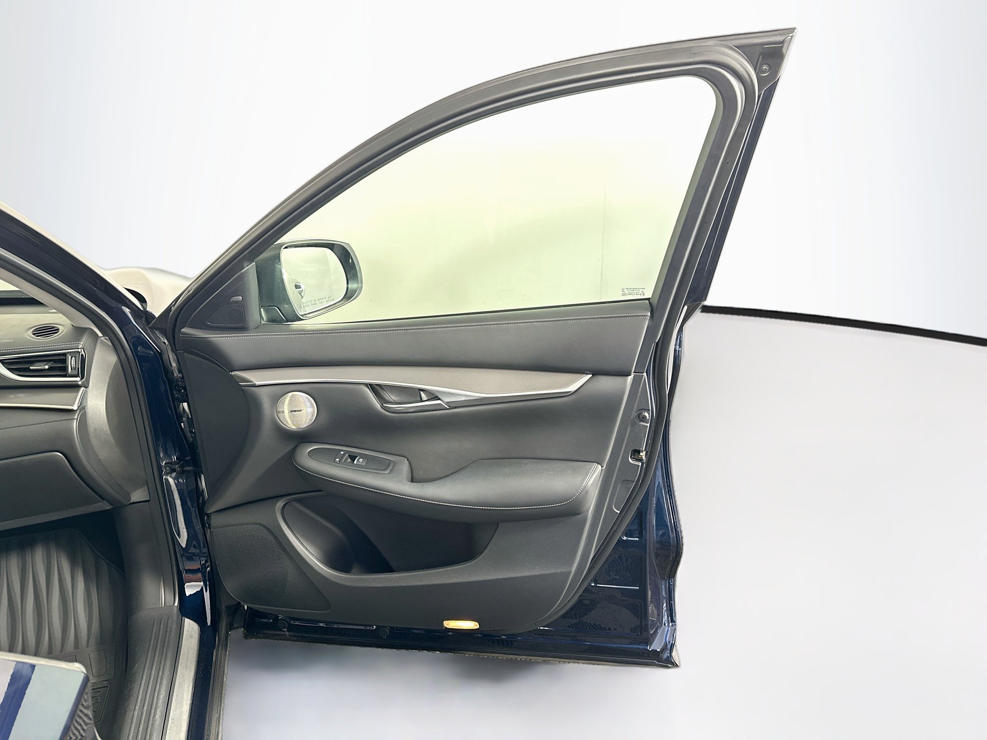 Used 2023 INFINITI QX50 Luxe w/ Accent Package FWD image 34