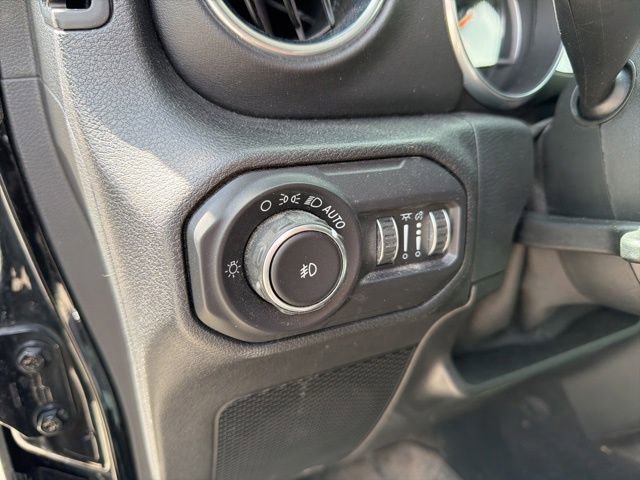Used 2018 Jeep Wrangler Unlimited Sahara w/ Dual Top Group AWD/4WD image 24