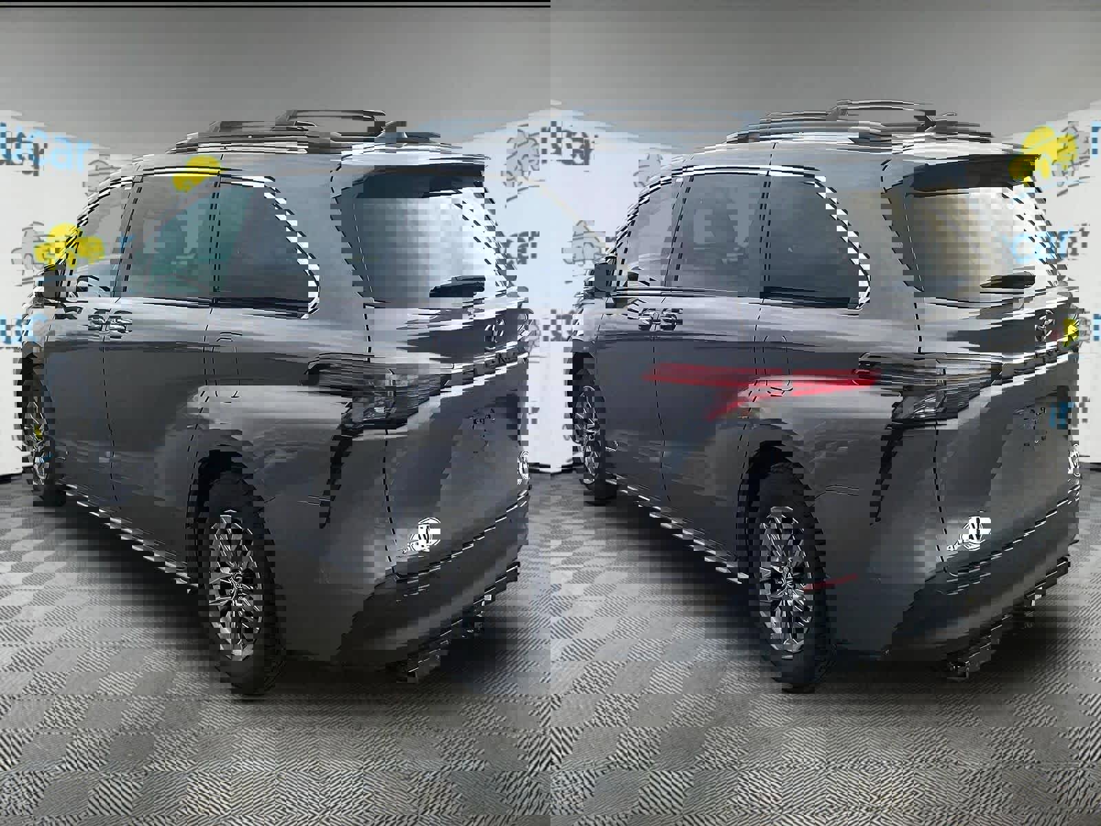 Used 2021 Toyota Sienna XLE w/ XLE Plus Package image 3