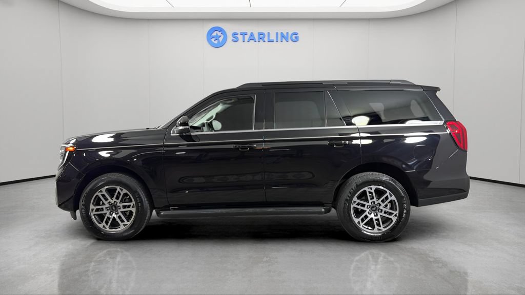 Used 2026 Ford Expedition Active RWD image 3