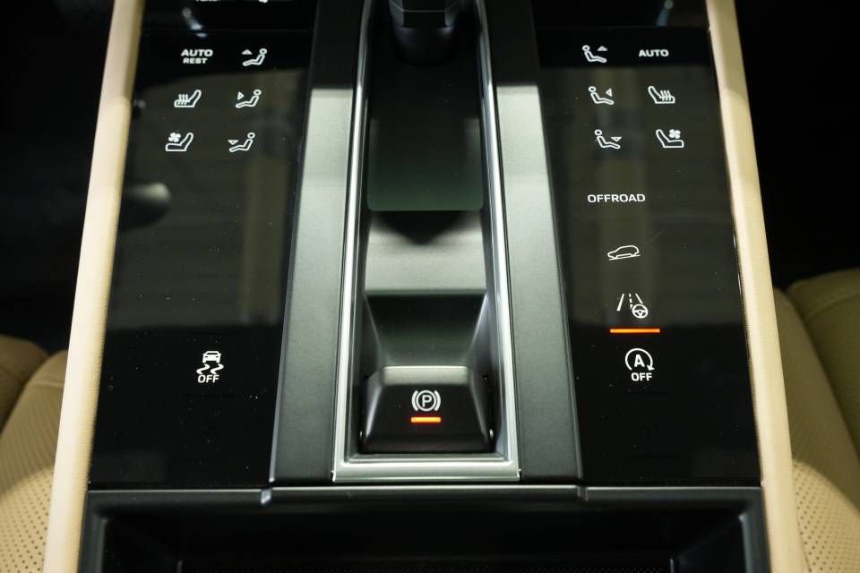 Certified 2026 Porsche Macan AWD/4WD image 22