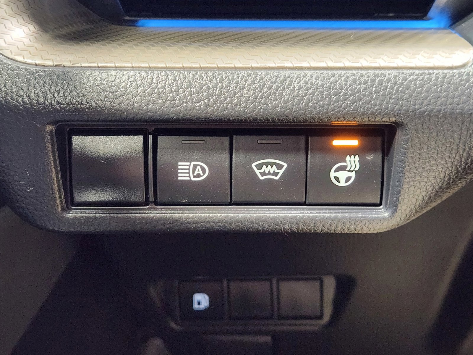Used 2023 Toyota Prius XLE AWD/4WD image 19