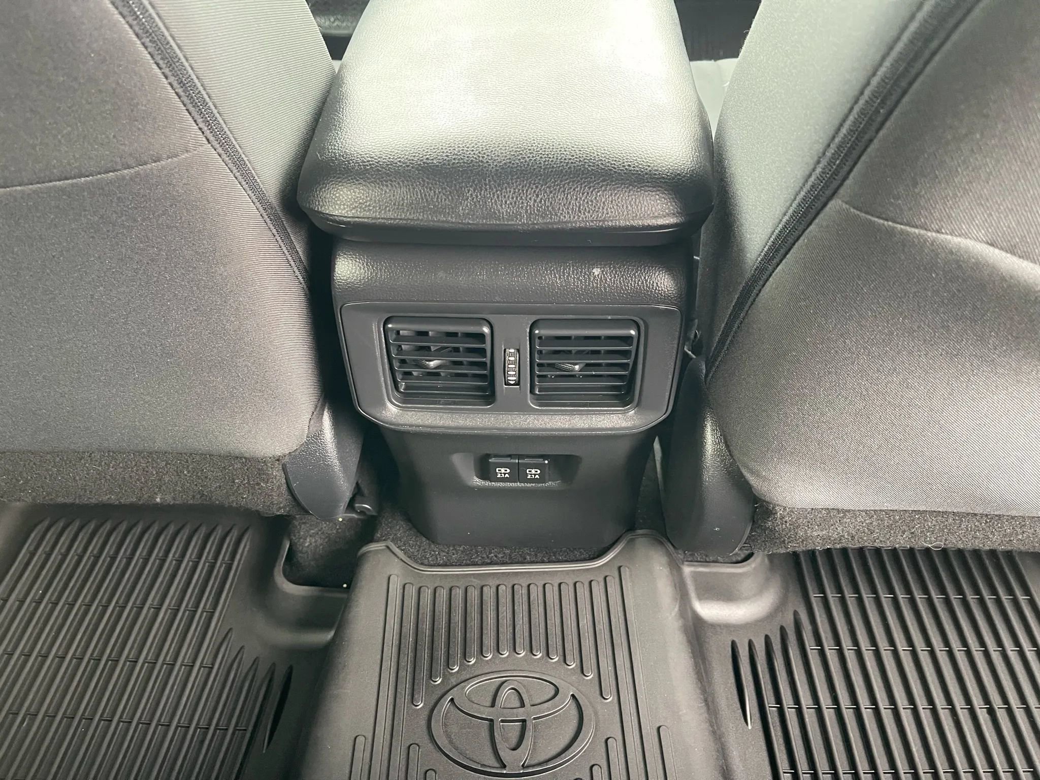 Used 2021 Toyota RAV4 XLE image 21