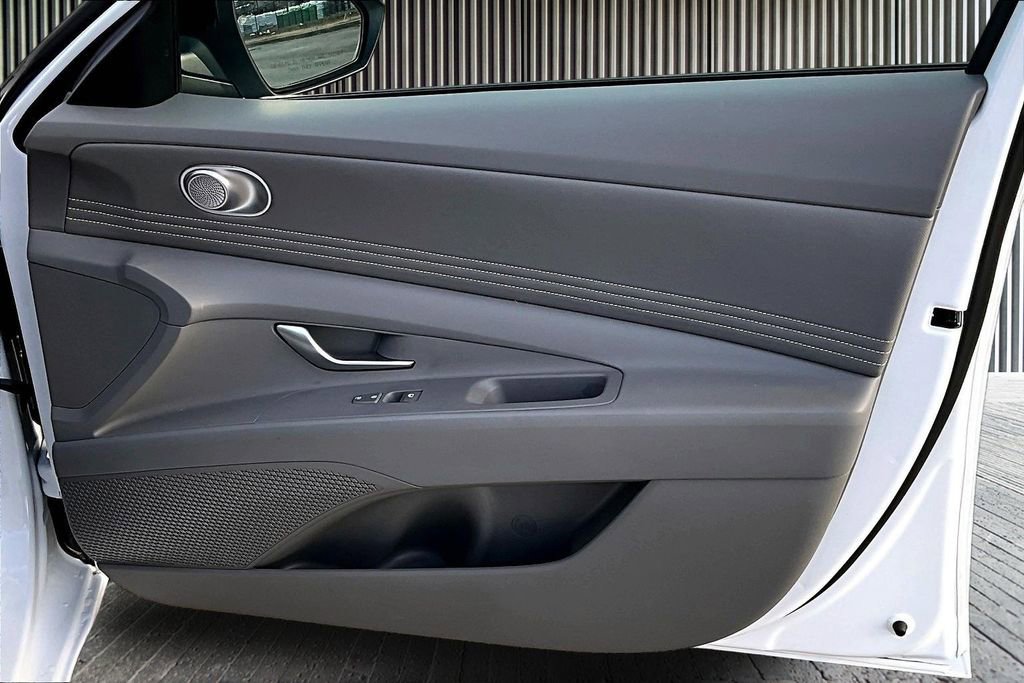 Certified 2025 Hyundai Elantra Sport image 24