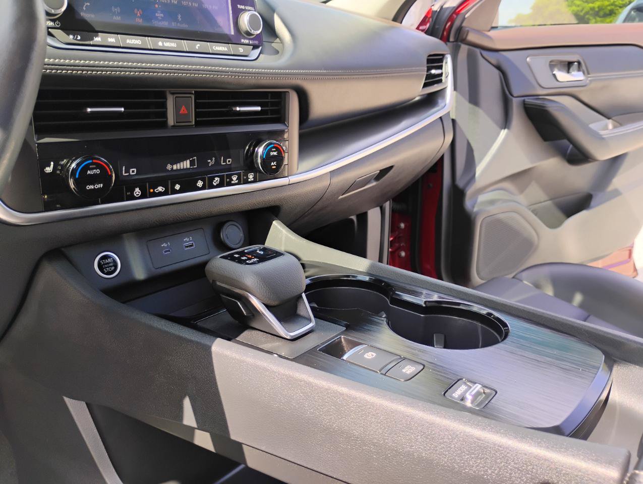 Used 2023 Nissan Rogue SV w/ SV Premium B Package FWD image 15