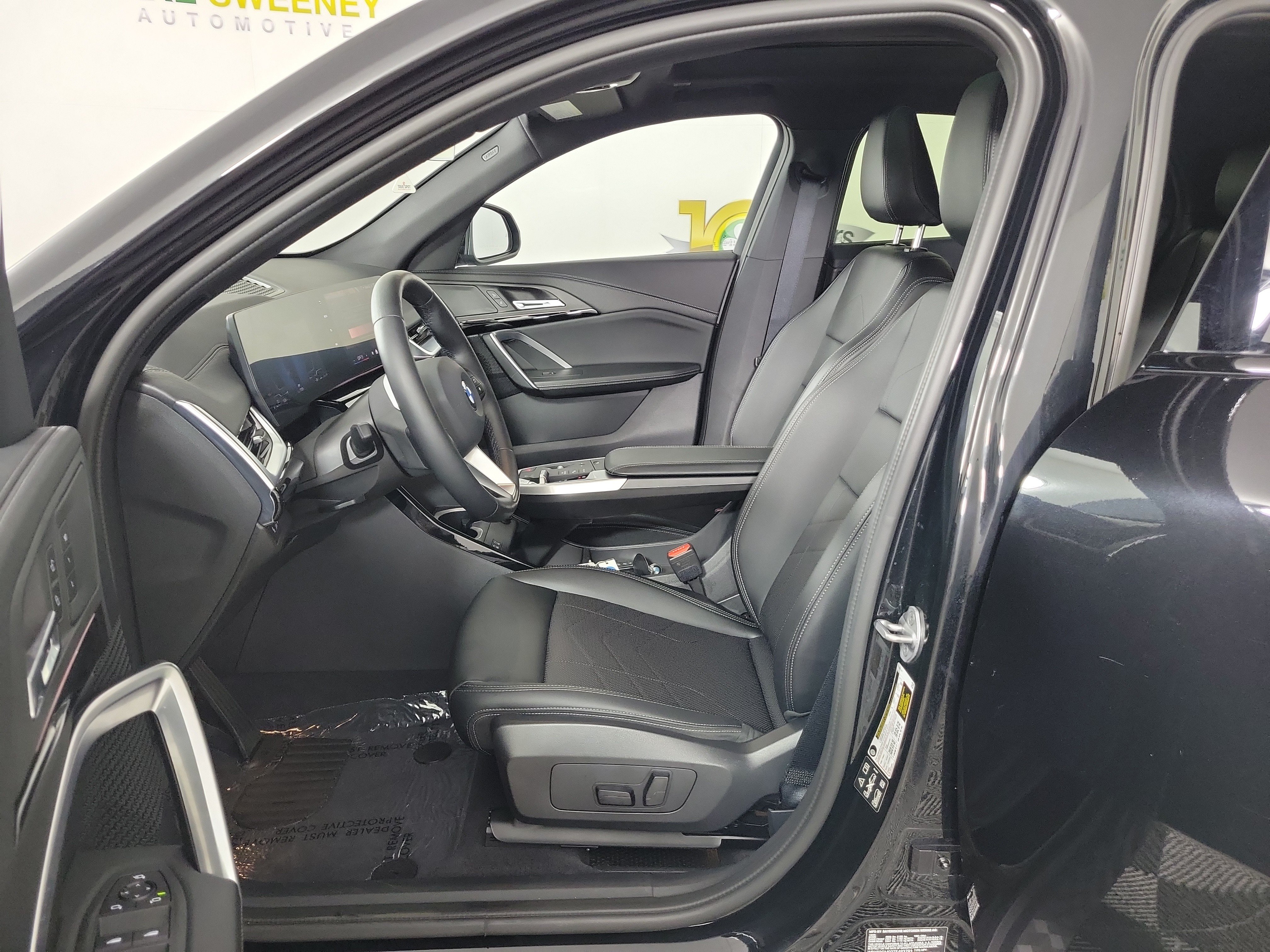 Used 2026 BMW X2 xDrive28i AWD/4WD image 9