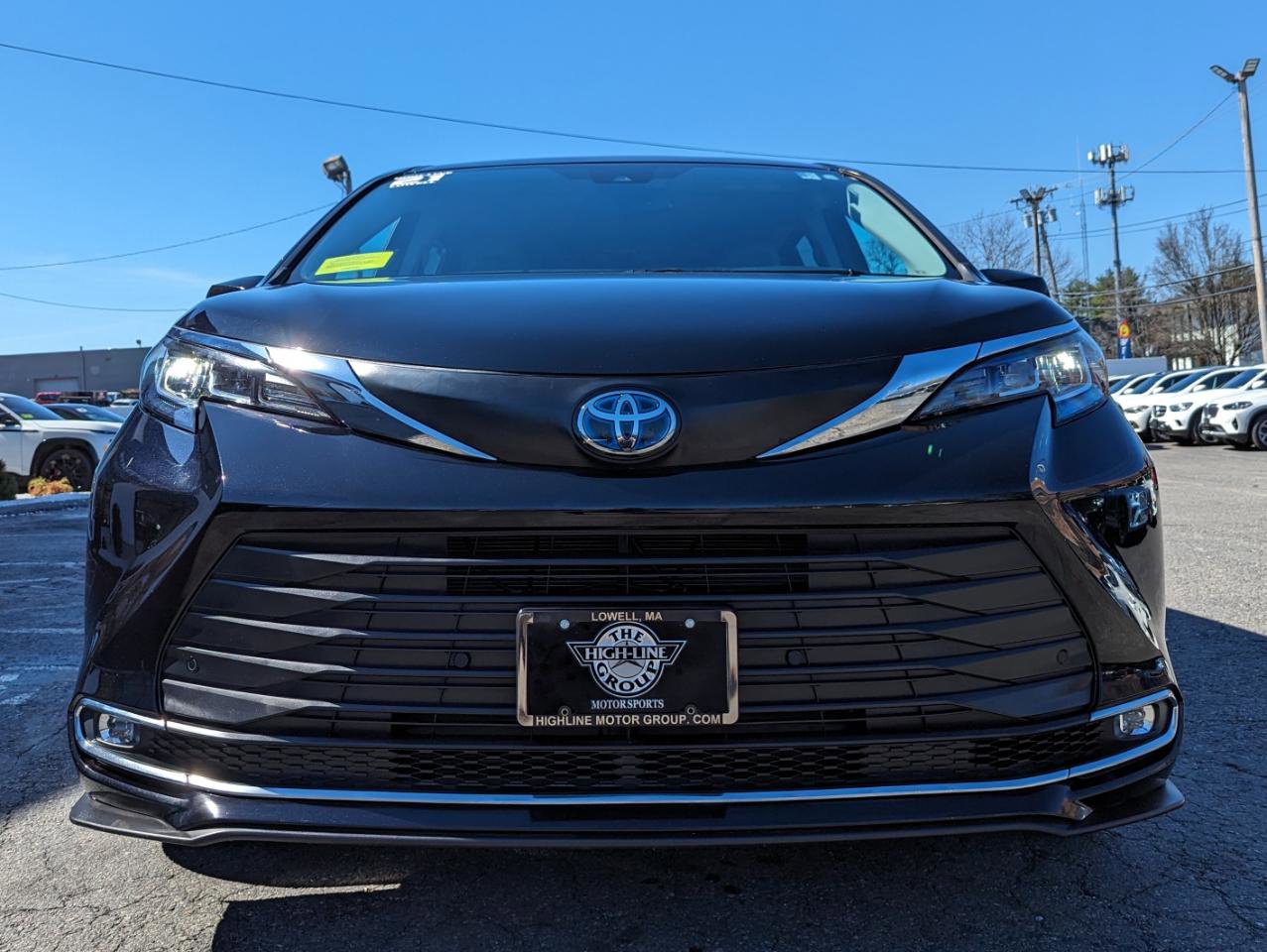 Used 2021 Toyota Sienna XLE image 4