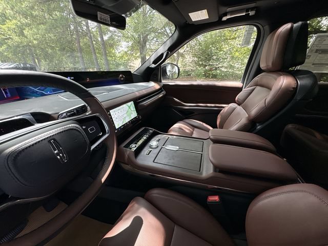 New 2027 Lincoln Navigator Reserve AWD/4WD image 21