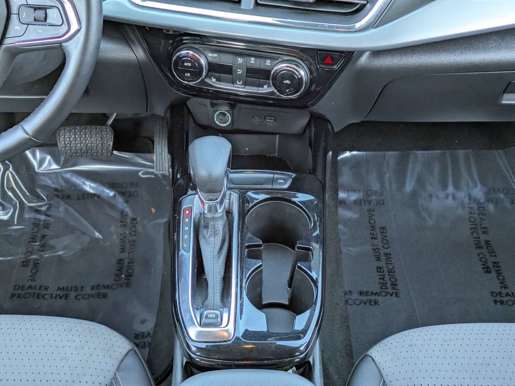 Used 2025 Chevrolet Trax LT w/ LT Convenience Package FWD image 19