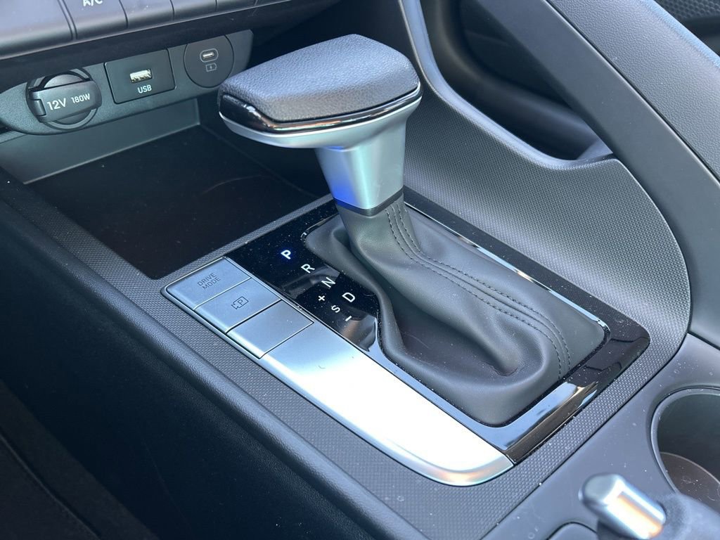 Used 2025 Hyundai Elantra SE image 34