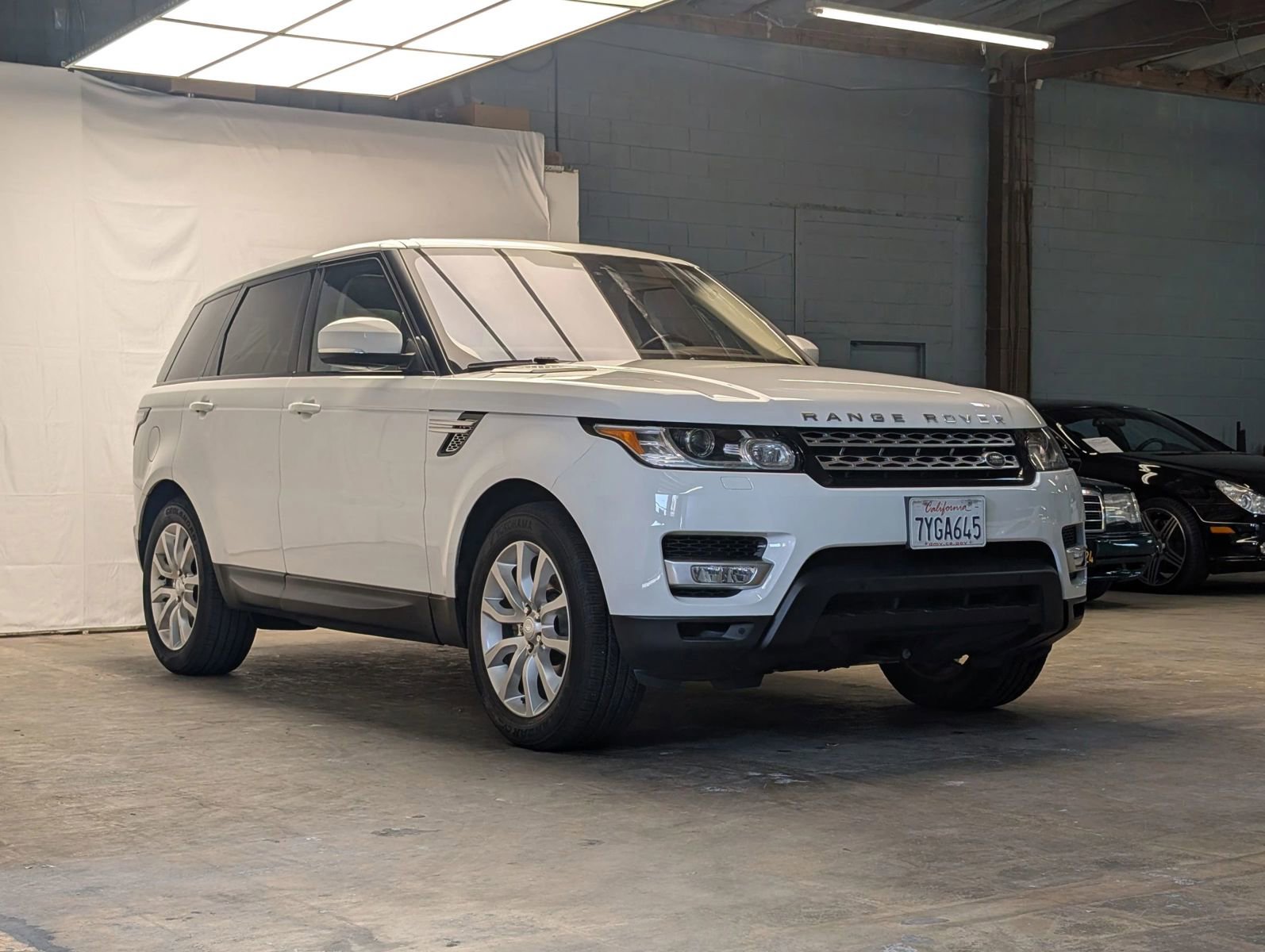 Used 2017 Land Rover Range Rover Sport HSE AWD/4WD image 1
