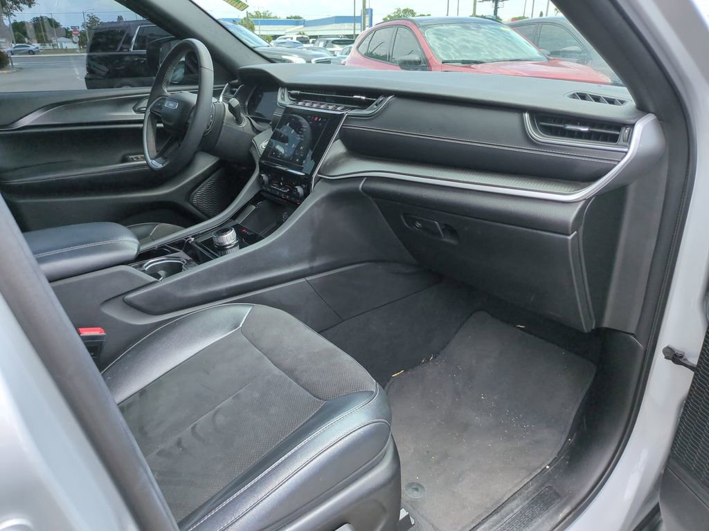 Used 2023 Jeep Grand Cherokee Altitude AWD/4WD image 14