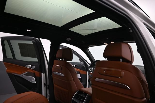 Used 2025 BMW X7 M60i AWD/4WD image 27