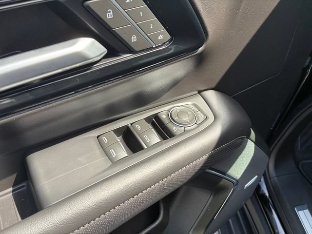 Used 2025 Chevrolet Suburban Premier AWD/4WD image 23