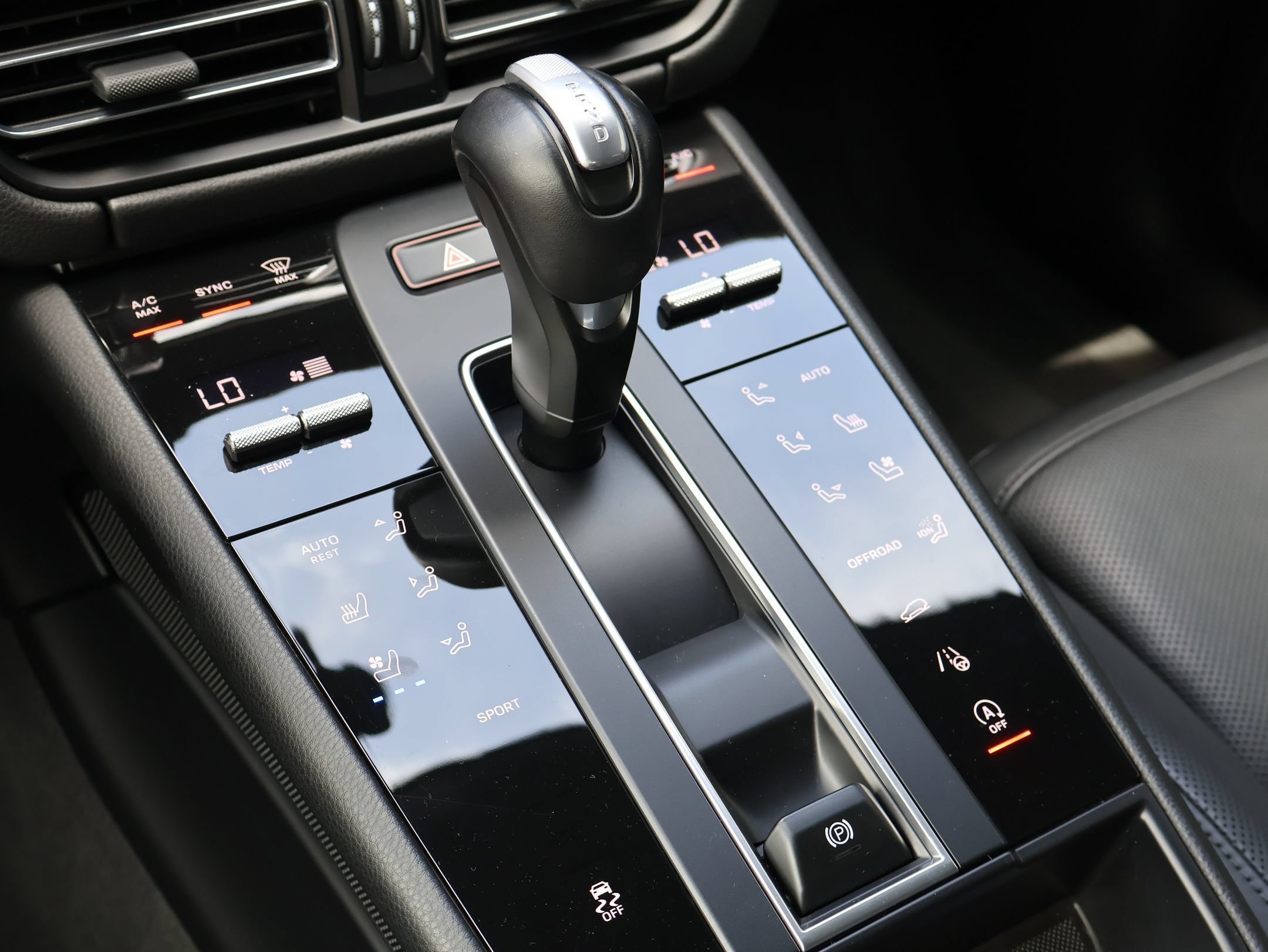 Used 2023 Porsche Macan AWD/4WD image 20