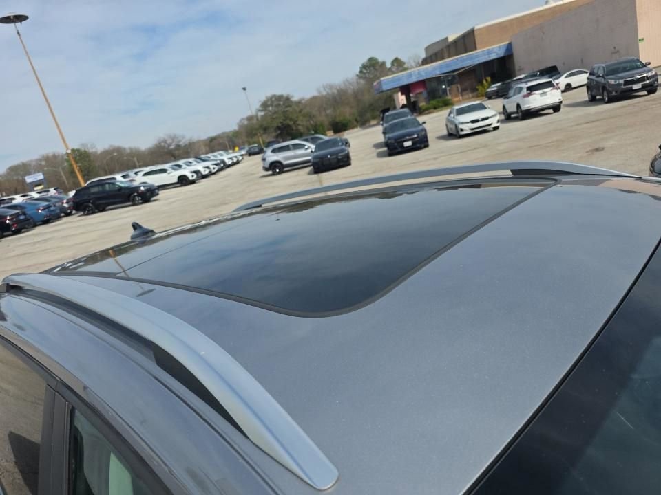 Used 2023 Volkswagen Taos SE w/ Panoramic Sunroof Package image 24